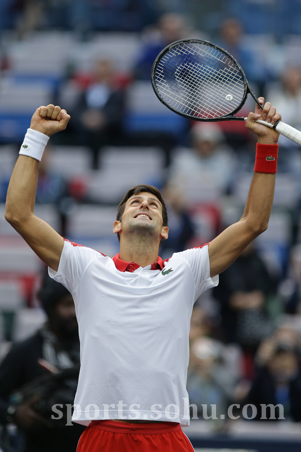 亚博-德约科维奇在中国队比赛中出色防守，反败为胜引发热议！全场沸腾不已-亚博